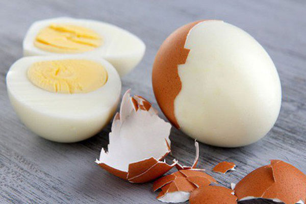 Luộc trứng thêm 2 nguyên liệu này trứng vừa thơm lại tự bong vỏ-1
