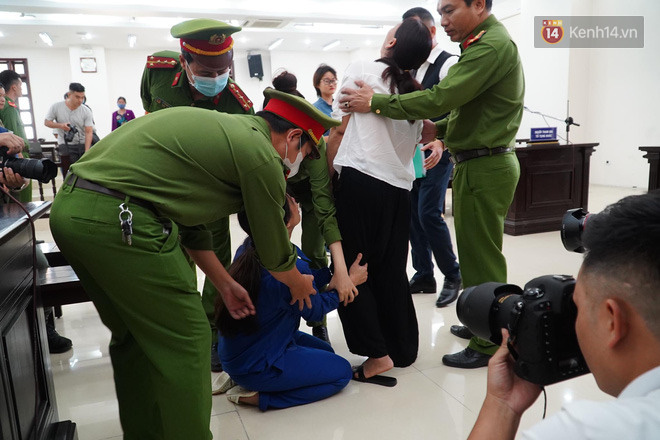 Nữ bị cáo bạo hành con 3 tuổi đến chết quỳ sụp xuống đất, cầu mong mẹ xin giảm án cho chồng: Chẳng còn ý nghĩa gì nữa khi chồng con chết-6