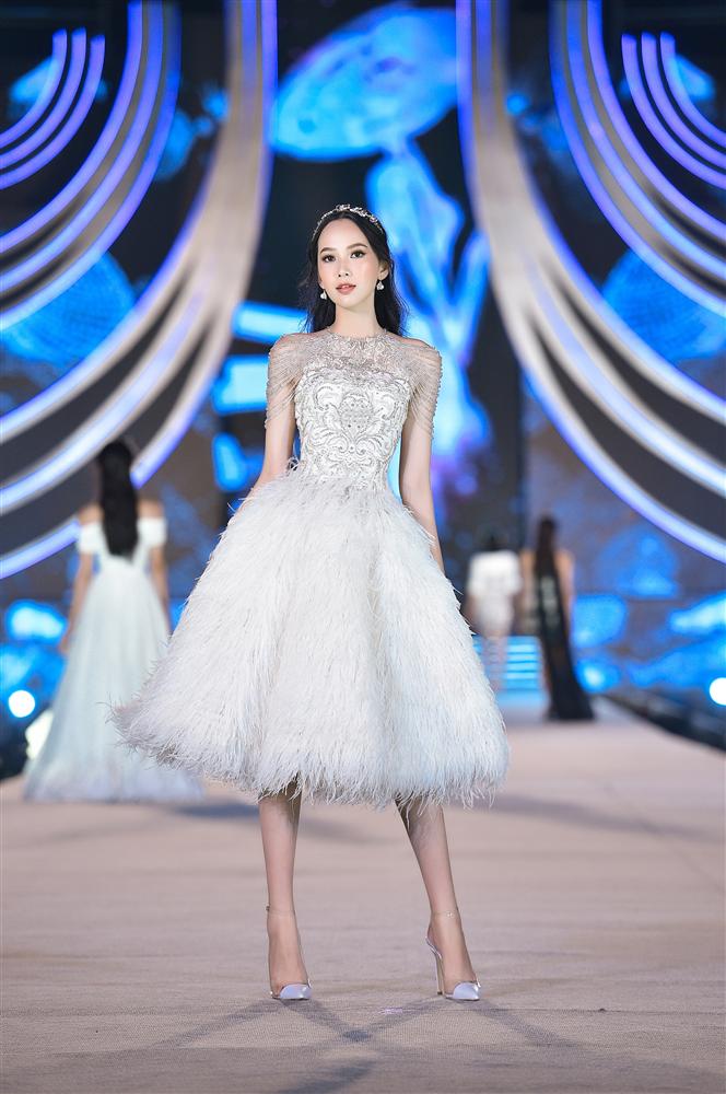 Dự đoán top 3 Hoa hậu Việt Nam 2020: Mỹ nữ 10x sở hữu đôi chân 1m1 đánh bại Bạn gái tin đồn Đoàn Văn Hậu ngồi lên ngôi vị cao nhất?-18