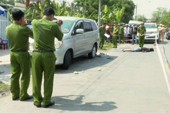 Vụ chồng đâm chết người để giải cứu vợ ở Vĩnh Long: Người mẹ thuê người bắt cóc con gái ra đầu thú