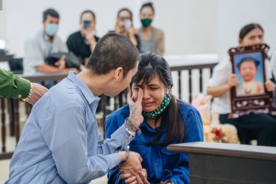 Nhìn lại vụ bé gái 3 tuổi bị bạo hành đến tử vong: Bi kịch gia đình vô cùng đau xót từ quá khứ, hiện tại đến tương lai