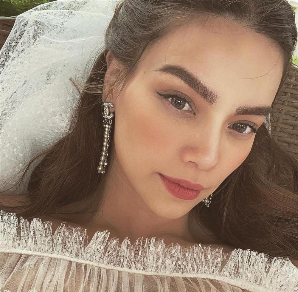 Giảm cân quá hóa hỏng việc, mỹ nhân châu Á mất luôn phong độ mặc đẹp và nhan sắc vì gầy gò quá mức-1