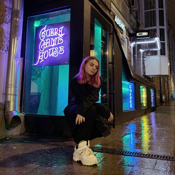 Ái nữ nổi loạn của tỷ phú giàu nhất nước Nga: 19 tuổi vòi ông nội 100 tỷ đồng làm đám cưới để giành lại bạn trai cũ và kết cục không ngờ-9