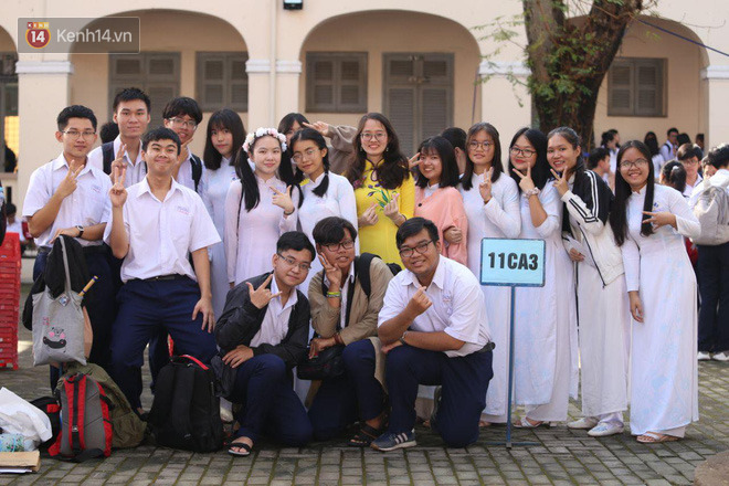 Ngày nhà giáo Việt Nam 20/11 tại các trường THPT: Học sinh bây giờ diễn văn nghệ đỉnh quá-14