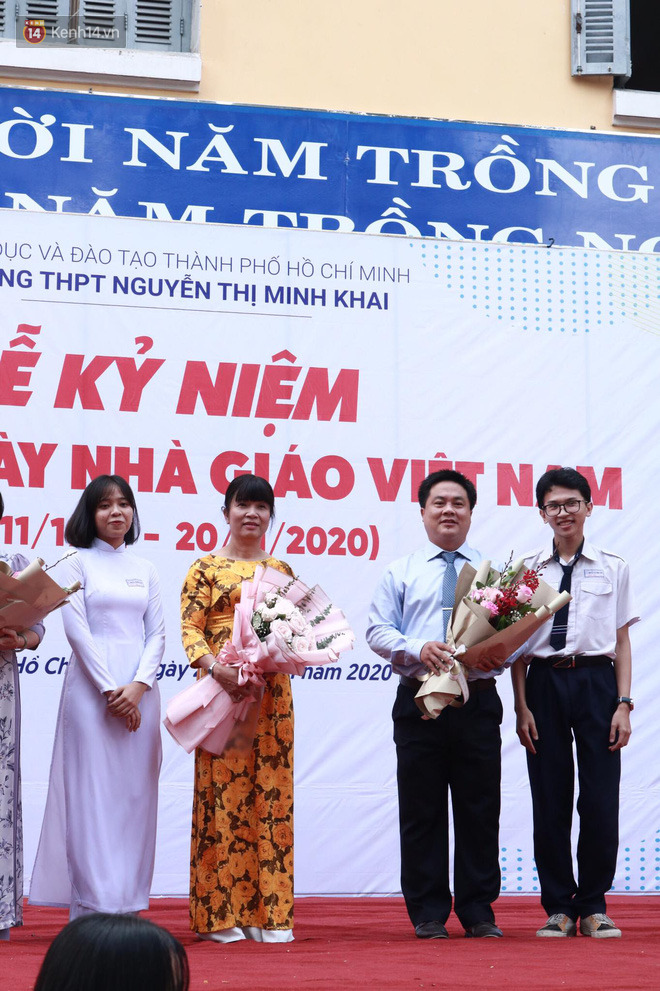 Ngày nhà giáo Việt Nam 20/11 tại các trường THPT: Học sinh bây giờ diễn văn nghệ đỉnh quá-15