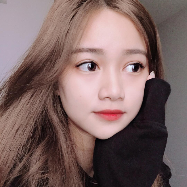 Dân mạng truy lùng danh tính cô gái độc thân khiến Văn Toàn ngại ngùng khi đứng đối diện, còn thẳng tay giành hoa trong đám cưới Công Phượng-5