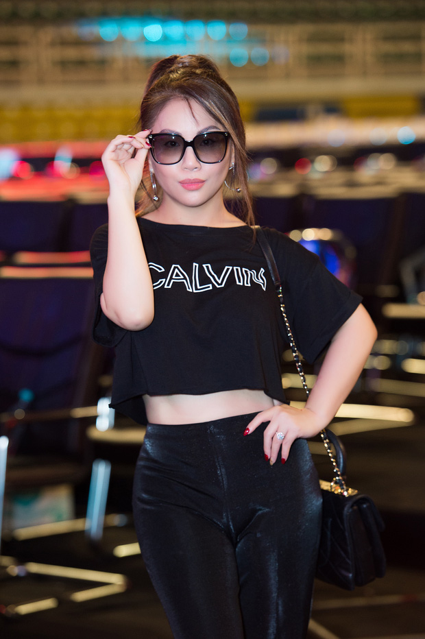 Tổng duyệt chung kết HHVN 2020: Tiểu Vy - Hoàng Thuỳ Linh đọ sắc bất phân thắng bại, Á hậu Kiều Loan lộ diện sau tin đồn hẹn hò-8