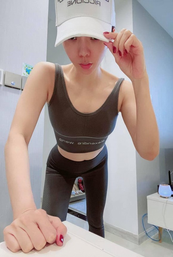 Vừa bị chỉ trích vì tạo dáng phản cảm, Lệ Quyên càng tung ảnh táo bạo hơn-4