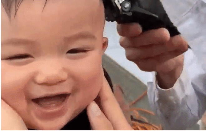 Con có những dấu hiệu này ngay từ nhỏ lớn lên sẽ rất thông minh, chúc mừng bố mẹ!-1