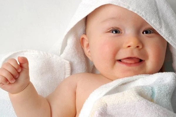 Đứa trẻ 1 tuổi có thông minh hay không, chỉ cần nhìn vào 3 điểm này sẽ rõ-4