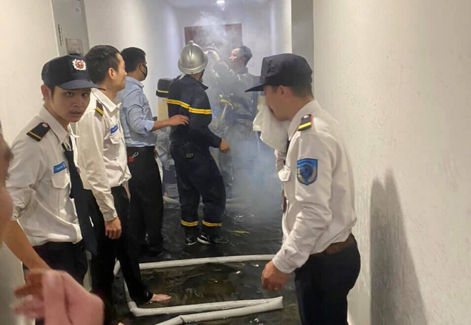 Hà Nội: Cháy lớn căn hộ chung cư tại Hồ Tùng Mậu, hàng trăm người dân tháo chạy-5