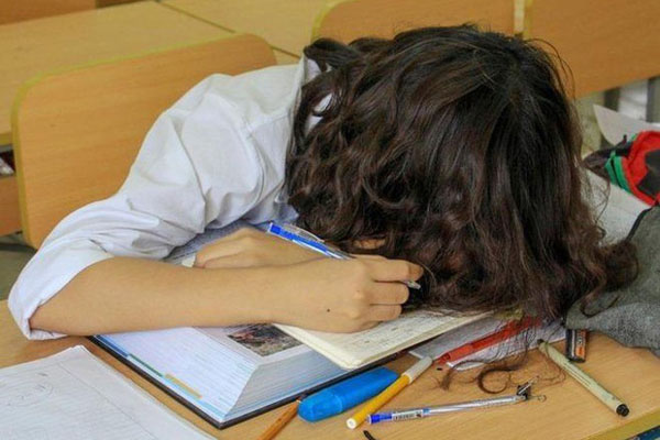 Học sinh lớp 11 hoảng loạn vì bị người lạ xông vào nhà yêu cầu viết giấy nhận và trả nợ thay mẹ”-4