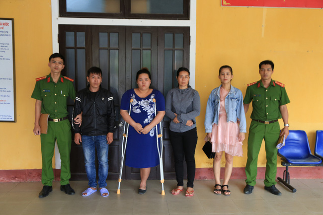 Danh tính 4 đối tượng lột đồ, đánh vào vùng kín cô gái trẻ ở Thừa Thiên - Huế-3
