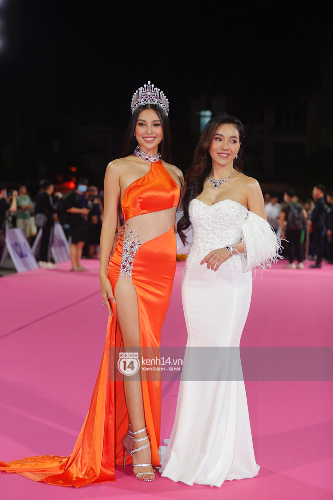 Hết nhiệm kỳ Hoa hậu, Tiểu Vy quất luôn bộ váy hở bạo nhất nhưng cũng là... xấu nhất từ trước đến nay-3