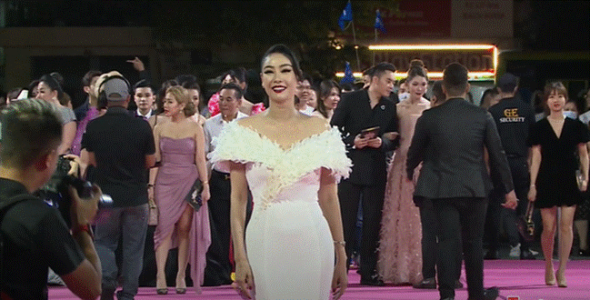 Bóc trần nhan sắc thật của dàn mỹ nhân trên thảm đỏ Hoa hậu Việt Nam 2020: Đỗ Mỹ Linh như già thêm vài tuổi, Kiều Loan môi tều lạ hoắc, còn Tiểu Vy thì sao?-7