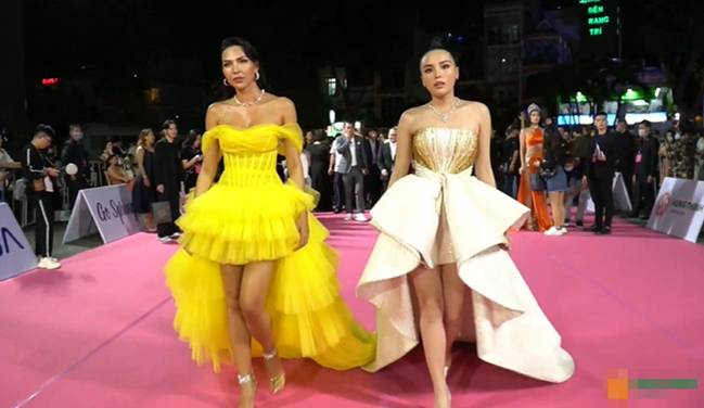 Bóc trần nhan sắc thật của dàn mỹ nhân trên thảm đỏ Hoa hậu Việt Nam 2020: Đỗ Mỹ Linh như già thêm vài tuổi, Kiều Loan môi tều lạ hoắc, còn Tiểu Vy thì sao?-8