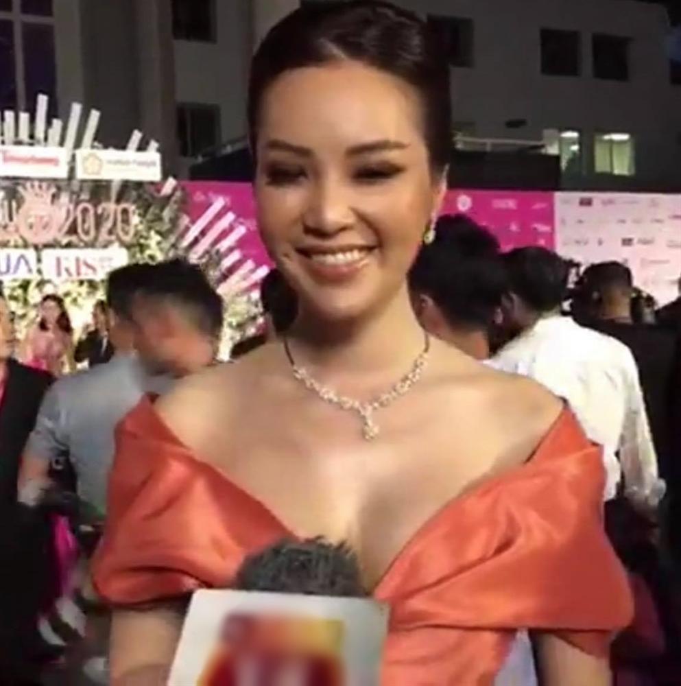 Bóc trần nhan sắc thật của dàn mỹ nhân trên thảm đỏ Hoa hậu Việt Nam 2020: Đỗ Mỹ Linh như già thêm vài tuổi, Kiều Loan môi tều lạ hoắc, còn Tiểu Vy thì sao?-9