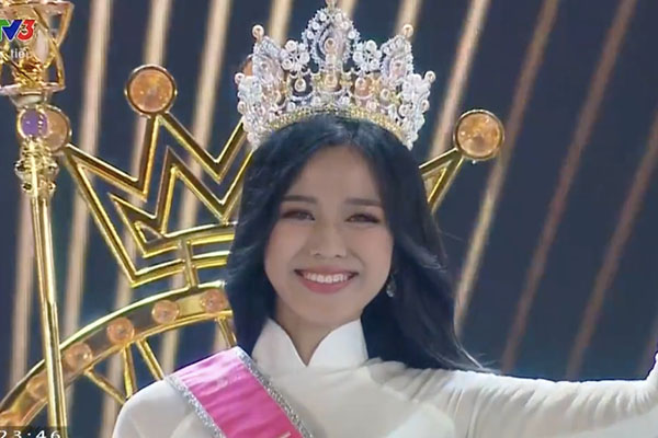 Biểu cảm khó hiểu của Tân Hoa hậu Việt Nam 2020: Mắt muốn khóc nhưng miệng thì muốn cười, có lúc lại thẫn thờ?-6