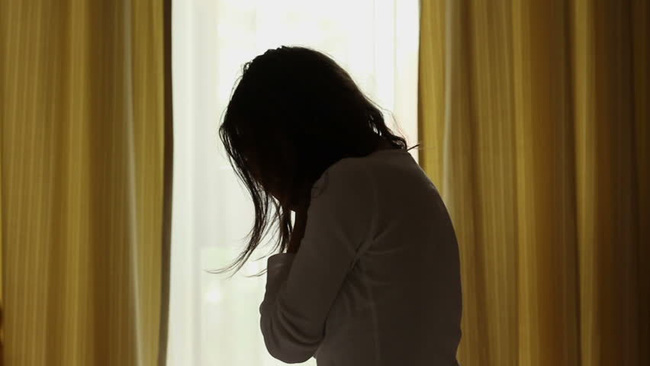 9 năm bị chồng hắt hủi, từ chối quan hệ tình dục, vợ điều tra rồi phát hiện sự thật xót xa và lời biện hộ đầy choáng váng của chồng-1