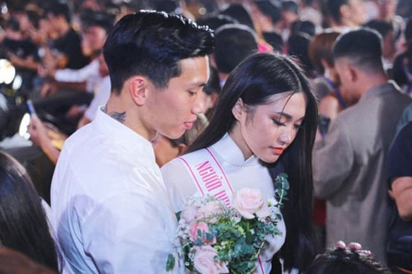 Nàng thơ mới của Đoàn Văn Hậu: Mặt mộc không tỳ vết, tưởng style bánh bèo điệu đà hóa ra cũng chất khỏi bàn-10