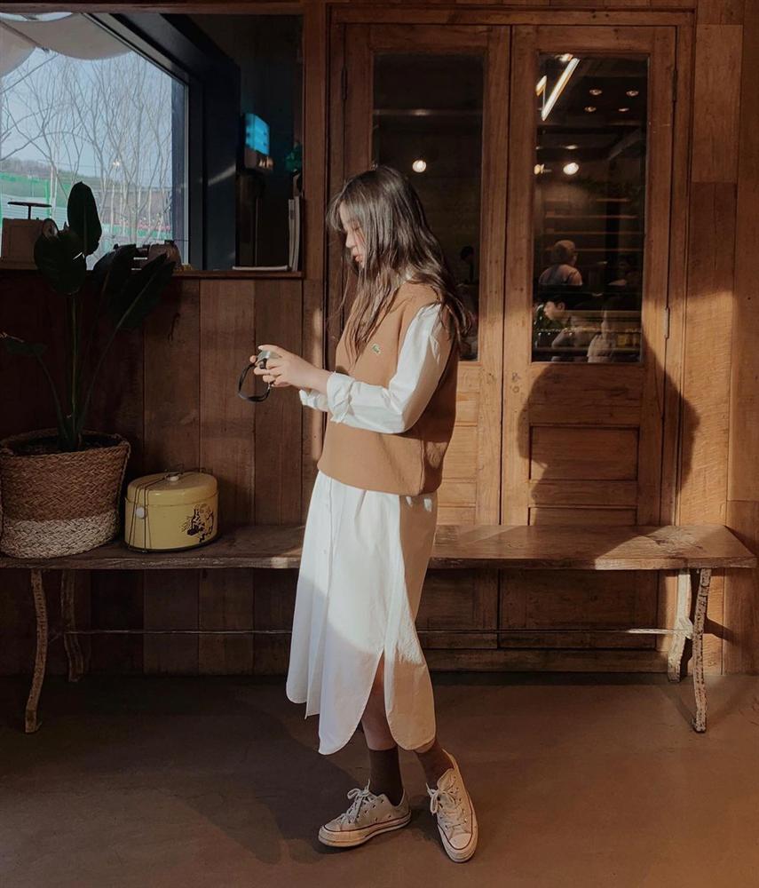 5 kiểu áo cứ khoác ngoài váy trắng là tạo nên set đồ xịn đẹp từ công sở ra phố-1