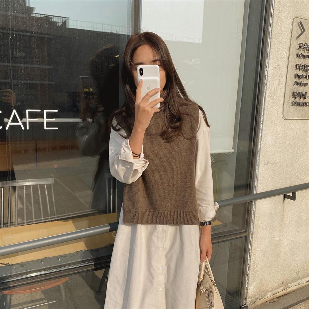 5 kiểu áo cứ khoác ngoài váy trắng là tạo nên set đồ xịn đẹp từ công sở ra phố-4