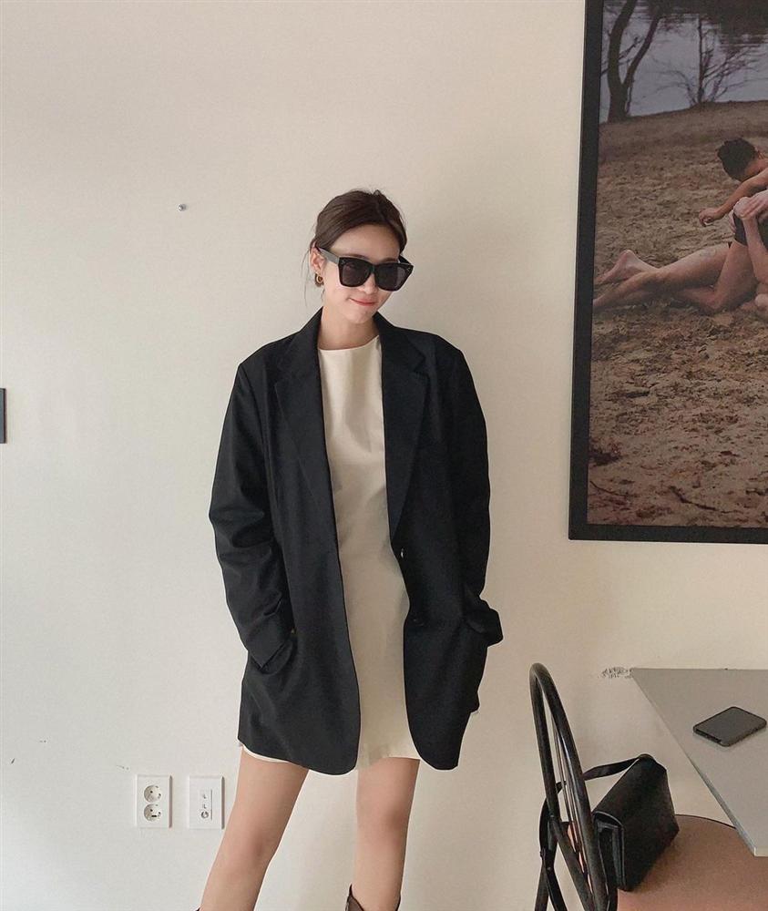 5 kiểu áo cứ khoác ngoài váy trắng là tạo nên set đồ xịn đẹp từ công sở ra phố-10