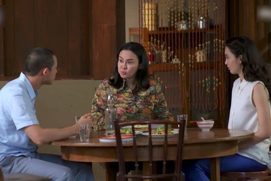 Sống cùng mẹ chồng khiến tôi ngột ngạt vô cùng, ai ngờ vừa lên ở được một tháng bà đột ngột bỏ về quê, đọc mẩu giấy bà để lại mà tôi nghẹn ngào