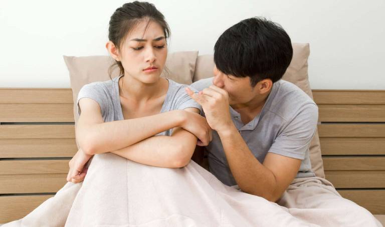 Kết hôn 10 năm mới có bầu được, nhưng tháng thứ 8 vợ trượt chân ngã cầu thang và cái kết-1