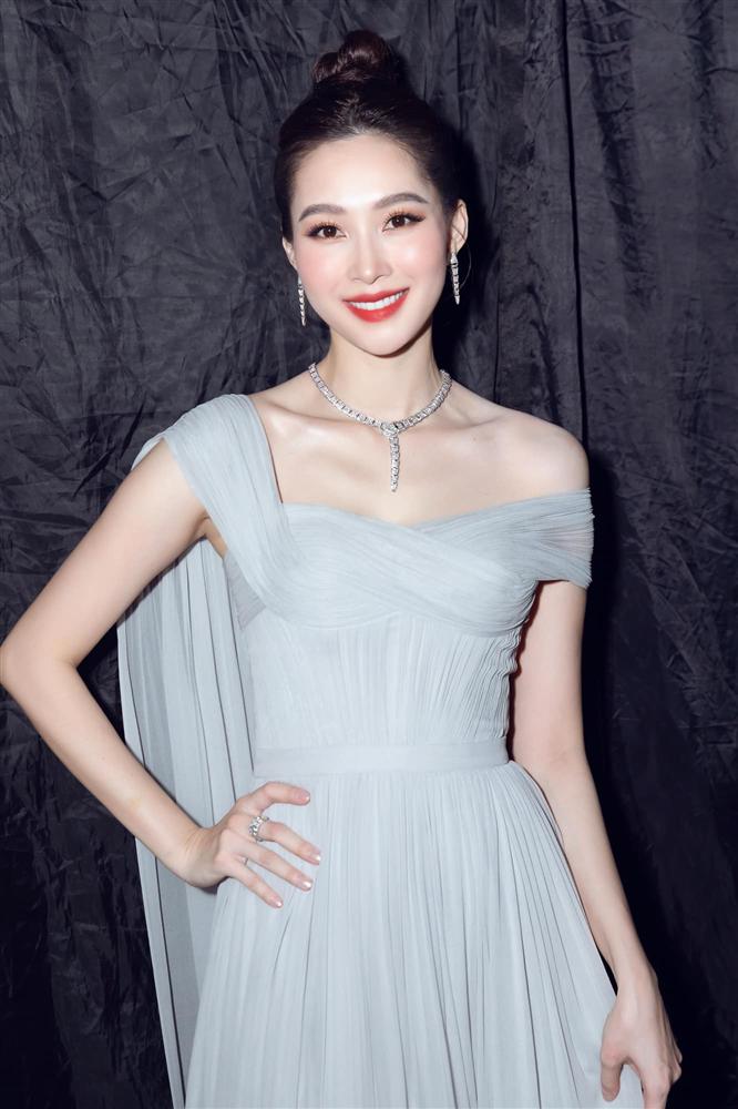 Nhan sắc Đặng Thu Thảo trong đêm chung kết Hoa hậu Việt Nam 2020-3