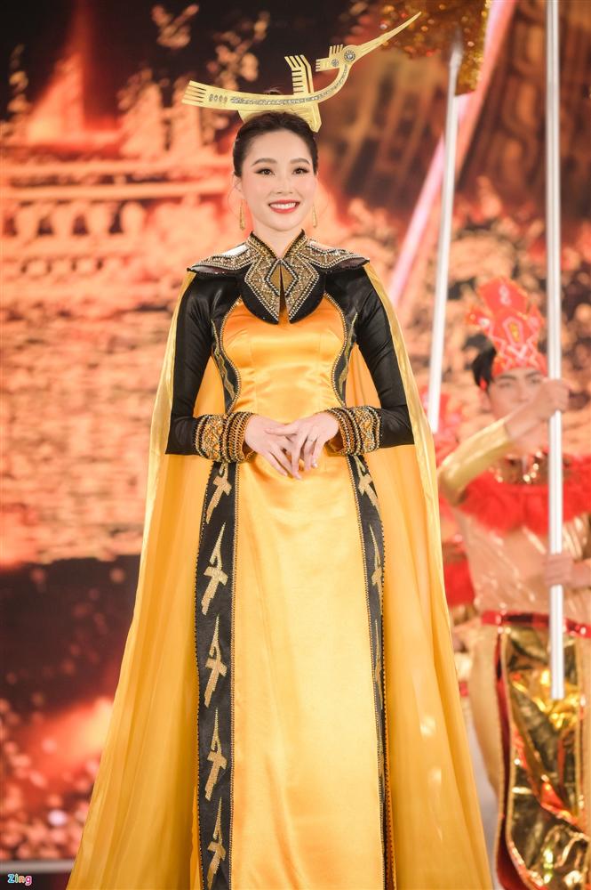 Nhan sắc Đặng Thu Thảo trong đêm chung kết Hoa hậu Việt Nam 2020-7