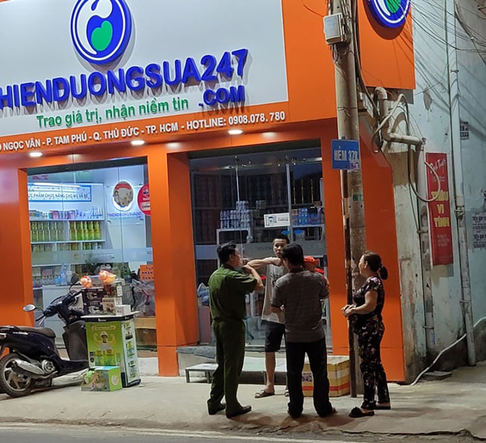 Ba con tin bị nam thanh niên cầm dao khống chế ở Sài Gòn-2