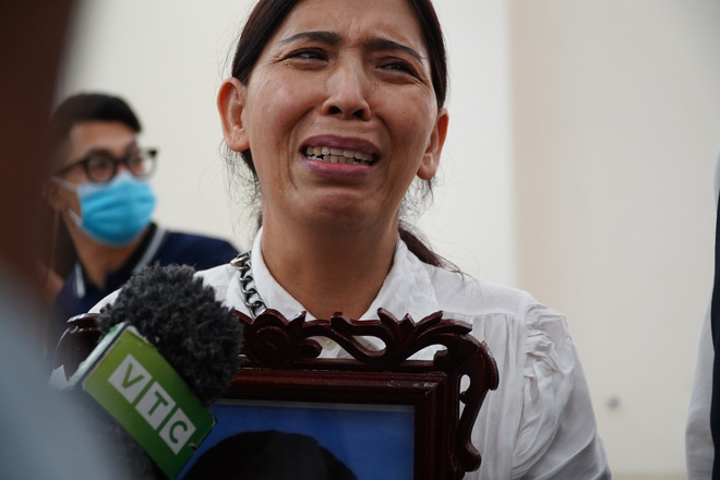 Bà ngoại bé gái bị bạo hành lần đầu trải lòng về cuộc đời của con: Lan Anh đã 3 đời chồng, nó phải biết dùng từ hạnh phúc cho đúng!-16