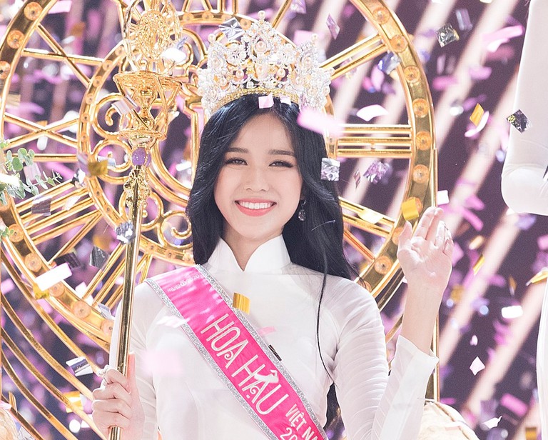 Nàng Tân Hoa hậu 19 tuổi chỉ mê 2 sắc son chân ái: Gợi ý ngay cho nàng 4 cây son với màu na ná để có nhan sắc tựa Bông hậu-1