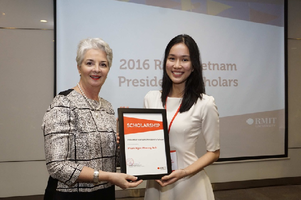 Tân Hoa hậu Việt Nam lộ comment nói bậy trước khi đăng quang: Có ai tự đánh giá mình không tốt sau vài ba câu bông đùa?-4