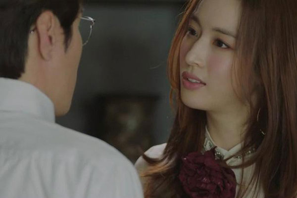 Hùng hổ đi đánh ghen cùng bạn thân, tôi chết đứng khi thấy mặt cô gái đang ngồi trong khách sạn-2