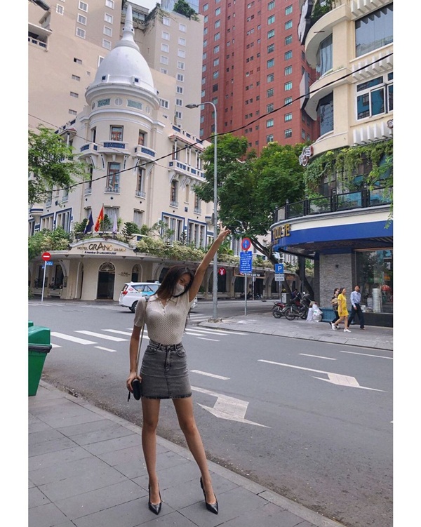 Nàng thơ mới của Đoàn Văn Hậu: Mặt mộc không tỳ vết, tưởng style bánh bèo điệu đà hóa ra cũng chất khỏi bàn-7