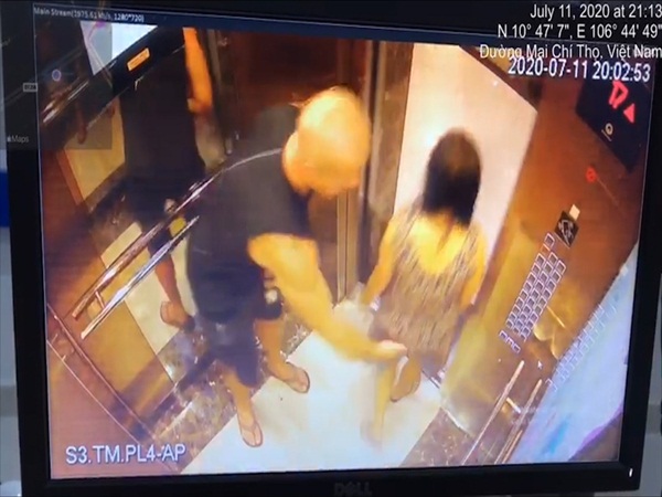 Người phụ nữ bị vỗ mông trong thang máy ở TP.HCM-1