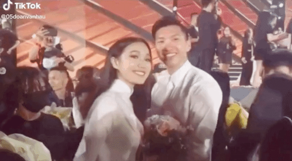 Doãn Hải My đơ toàn tập khi bất ngờ được hỏi thân với Văn Hậu lâu chưa ở đêm Chung kết Hoa hậu Việt Nam-2