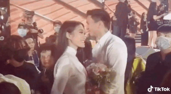 Doãn Hải My đơ toàn tập khi bất ngờ được hỏi thân với Văn Hậu lâu chưa ở đêm Chung kết Hoa hậu Việt Nam-4