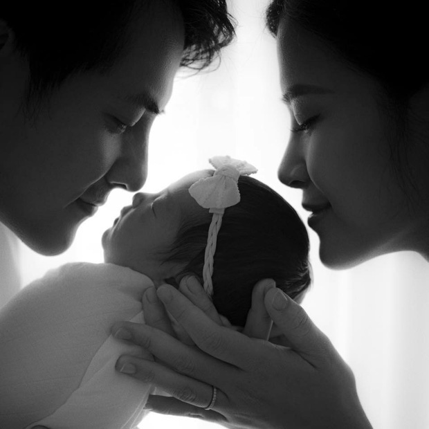 Khoe ảnh con gái say ngủ bên Ông Cao Thắng, Đông Nhi tiện tiết lộ bị cho ra rìa nhưng vẫn không dám ho he 1 lời?-2