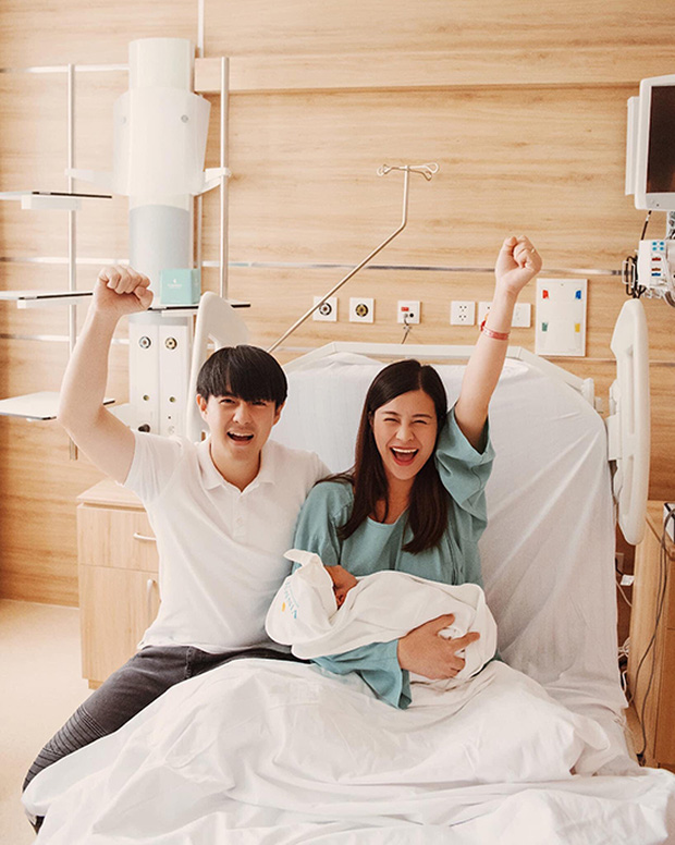 Khoe ảnh con gái say ngủ bên Ông Cao Thắng, Đông Nhi tiện tiết lộ bị cho ra rìa nhưng vẫn không dám ho he 1 lời?-4