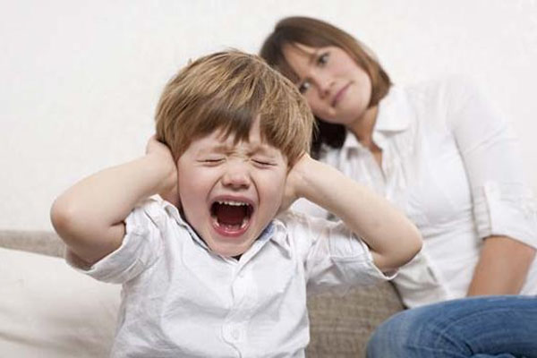 Con cận thị 1 đi ốp lúc 1 tuổi chỉ vì bố mẹ đã làm sai điều này-5