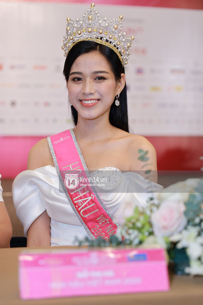 Nhan sắc dàn Hoa hậu Việt Nam lúc đăng quang: Tiểu Vy được báo quốc tế ca ngợi, Mai Phương Thuý nhận gạch đá, còn Đỗ Thị Hà?-36
