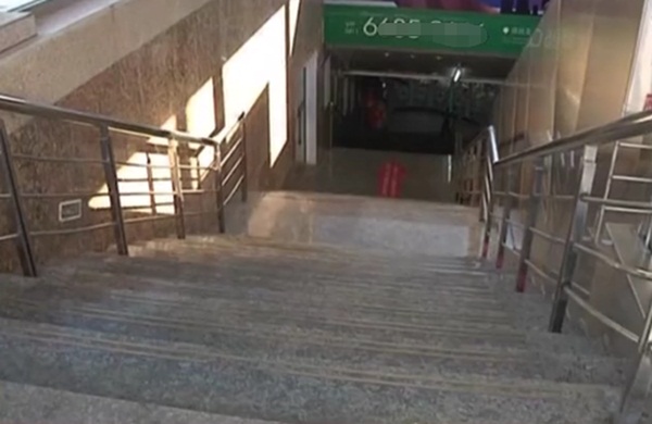 Nghe tiếng khóc trẻ con ở ga tàu lúc 5 giờ sáng, người đàn ông báo cảnh sát và câu chuyện gây phẫn nộ đằng sau-1