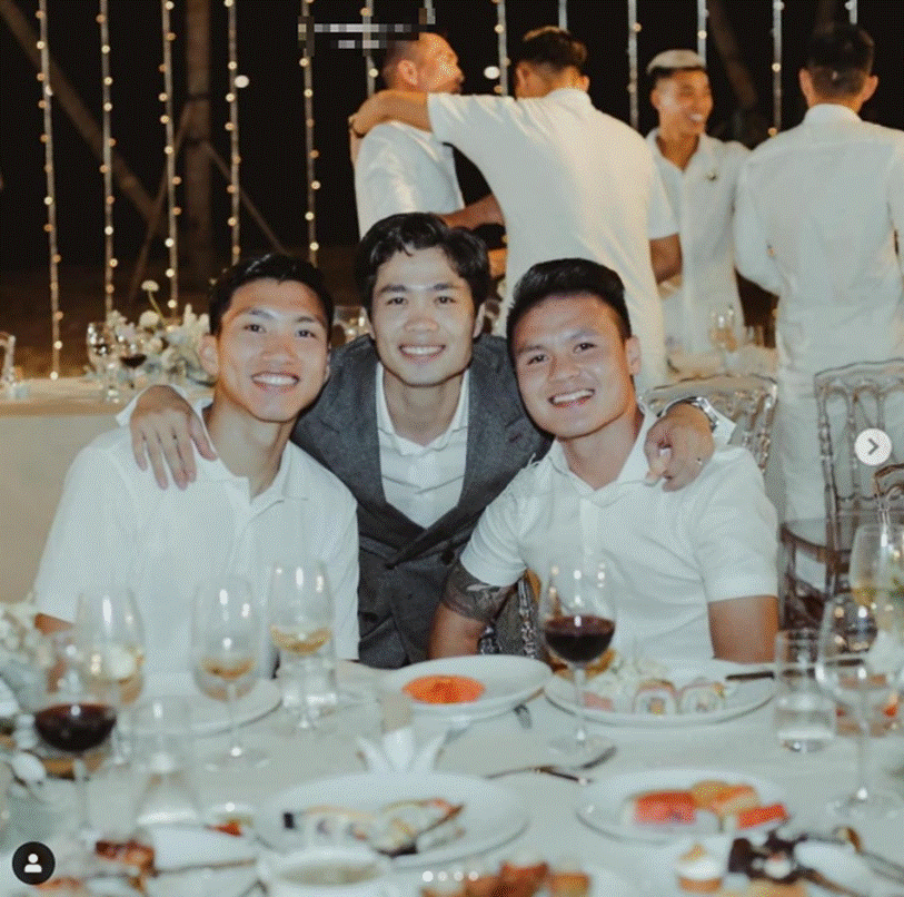 Dàn cầu thủ lần lượt đăng ảnh chính thức trong đám cưới Công Phượng, đáng chú ý Đức Huy còn tiết lộ cả tiền mừng cưới-1