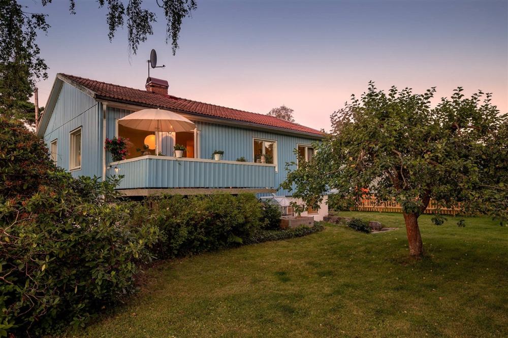 Căn nhà cấp 4 màu xanh da trời nhìn ngoài thì bình thường mà bên trong khiến ai cũng sững sờ-3