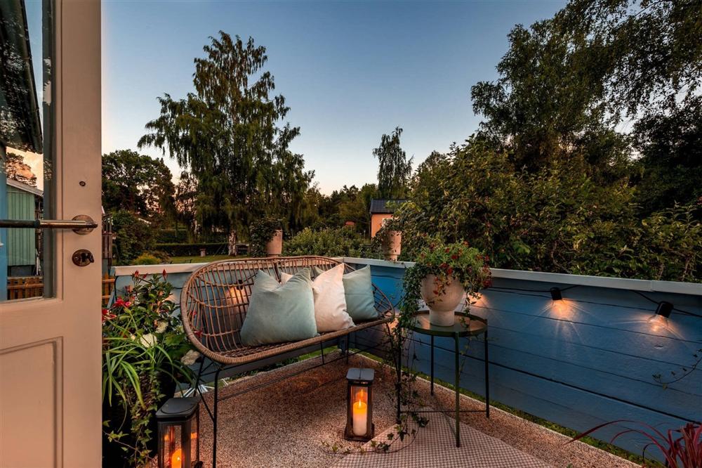 Căn nhà cấp 4 màu xanh da trời nhìn ngoài thì bình thường mà bên trong khiến ai cũng sững sờ-9