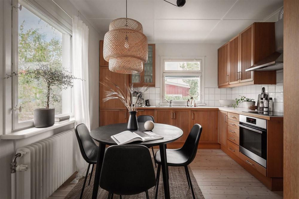 Căn nhà cấp 4 màu xanh da trời nhìn ngoài thì bình thường mà bên trong khiến ai cũng sững sờ-17