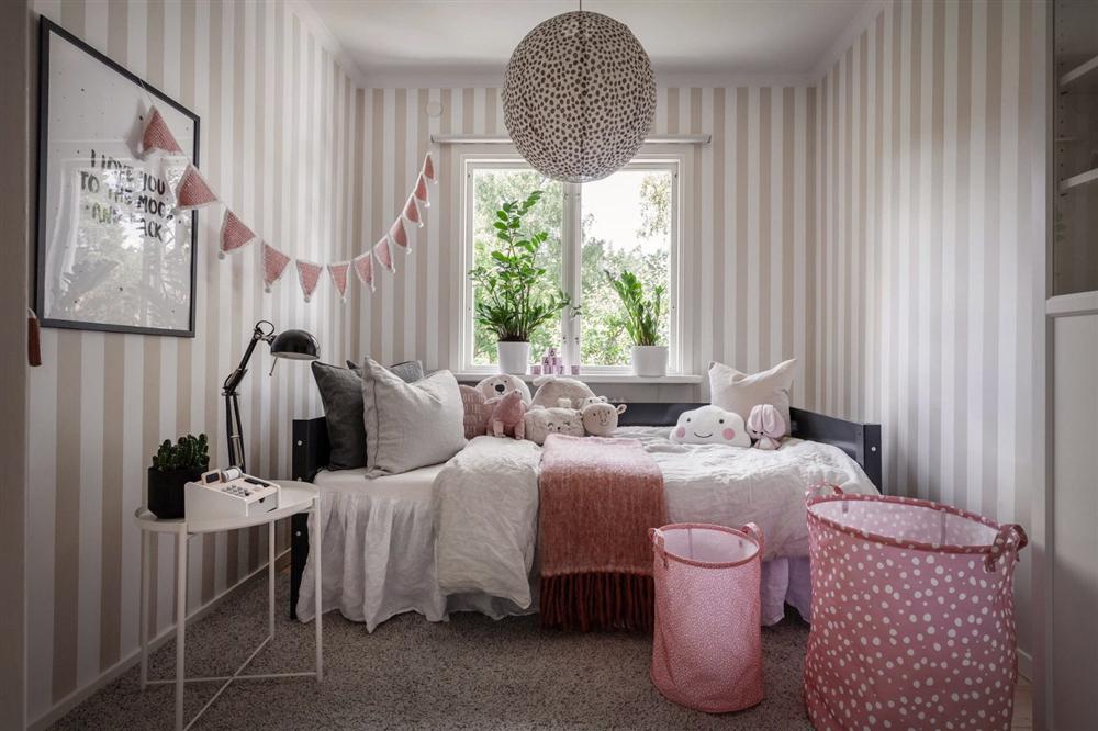 Căn nhà cấp 4 màu xanh da trời nhìn ngoài thì bình thường mà bên trong khiến ai cũng sững sờ-30